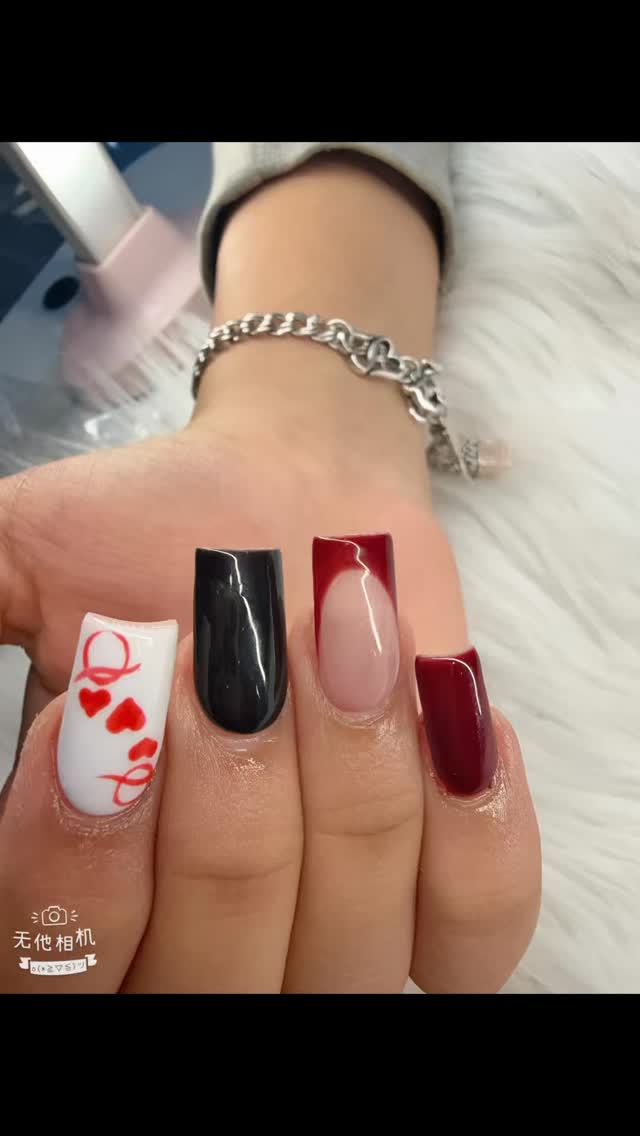 Wait for the color change! You won’t believe this V-Day nail transformation
